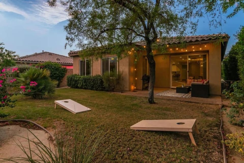 Desert retreat Short Walk to Coachella House in La Quinta
