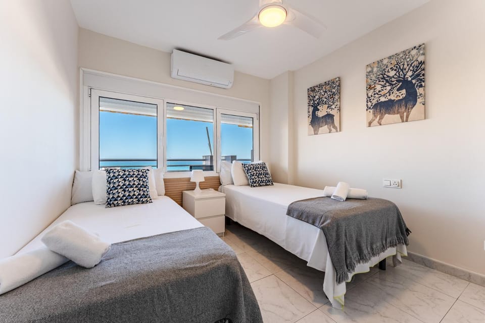 Bed, Photo of the whole room, Bedroom, air conditioner