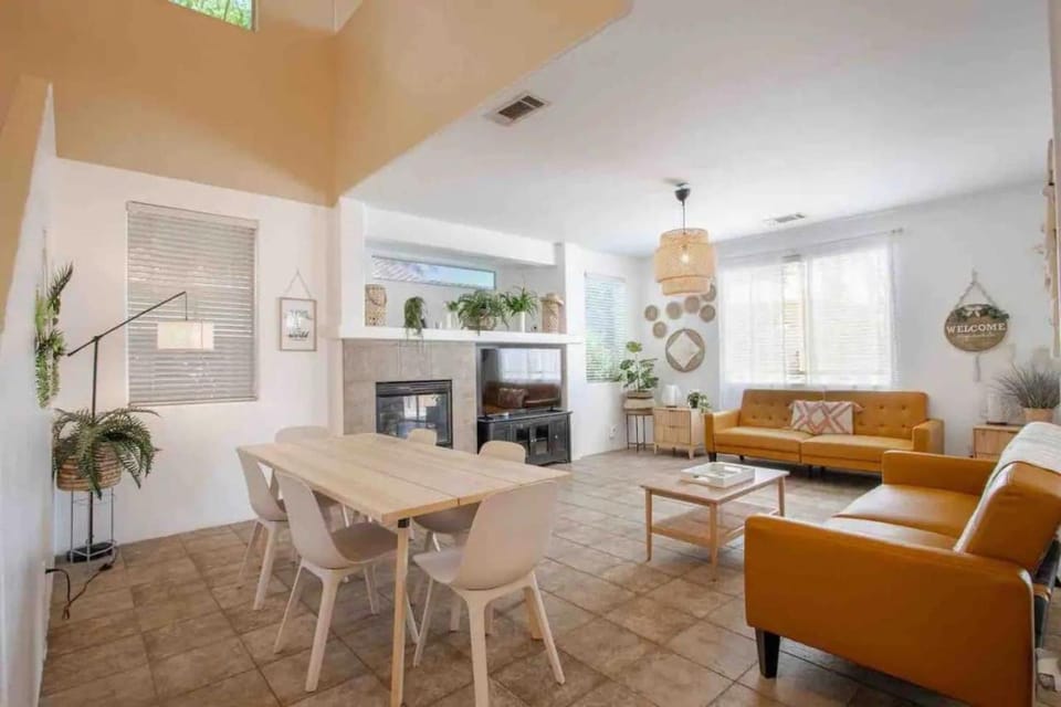 Coachella Oasis | Sleeps 12 | 5BR House in Indio