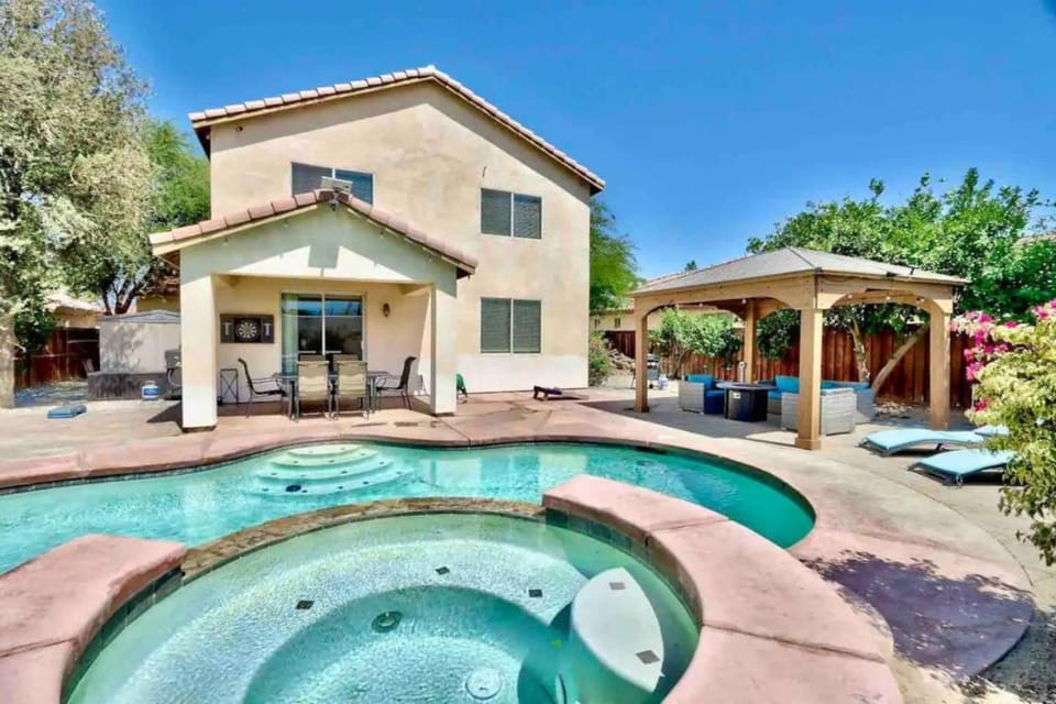 Coachella Oasis | Sleeps 12 | 5BR House in Indio