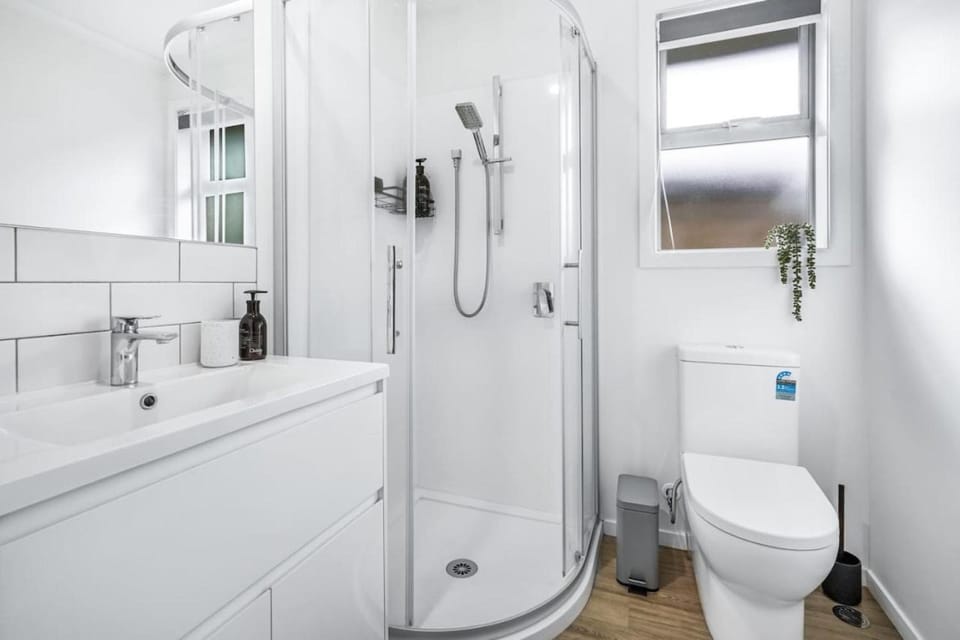 Modern, Central and Classy - By KOSH BNB House in Hamilton