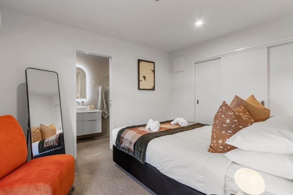 Bed, Bedroom, wardrobe, air conditioner