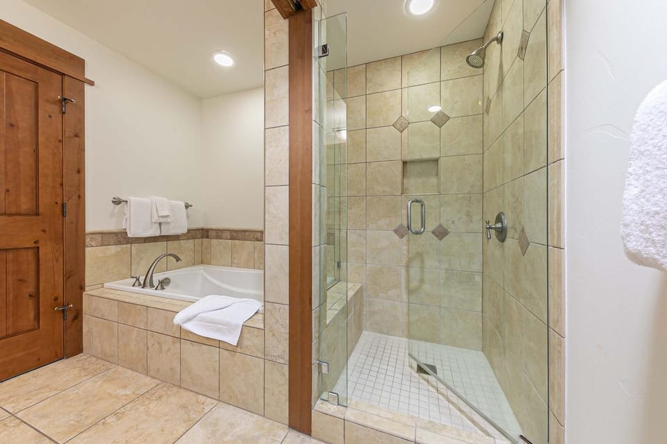 Big Horn Lodge 404 by East West Hospitality Apartment in Northstar Drive