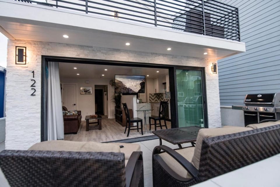 Upper West Newport House in Balboa Peninsula