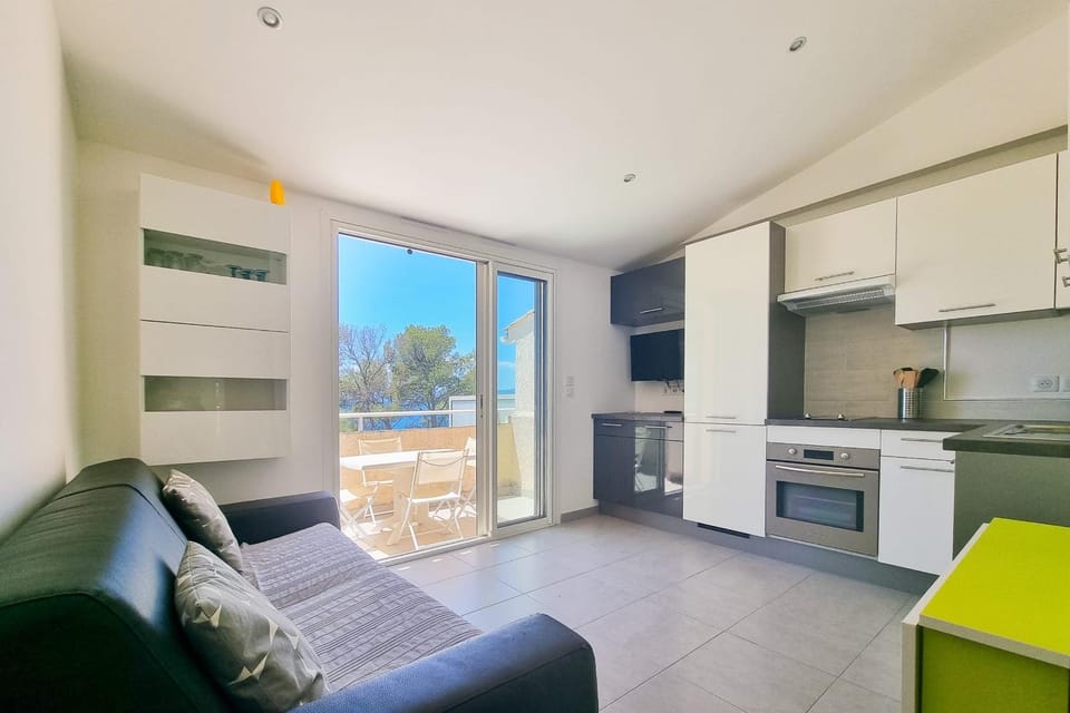 Seafront apartment 4 people - 2 Pools House in Saint-Raphael