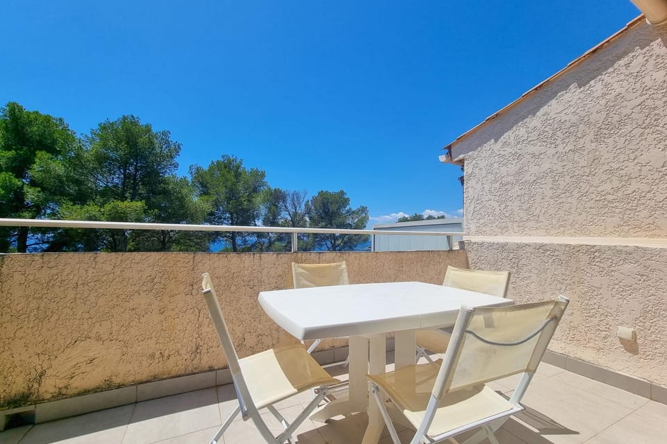 Seafront apartment 4 people - 2 Pools House in Saint-Raphael