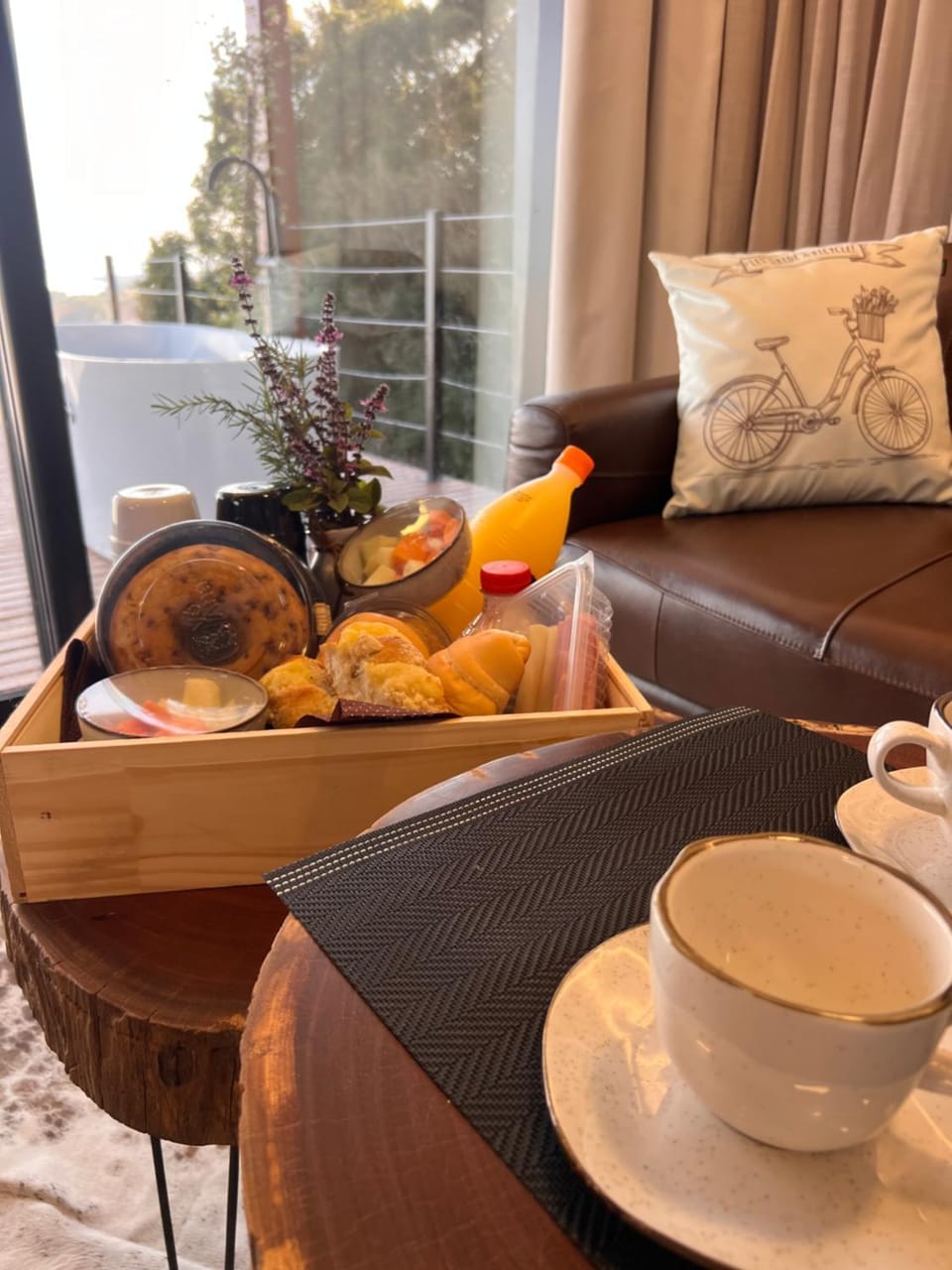 Seating area, Breakfast