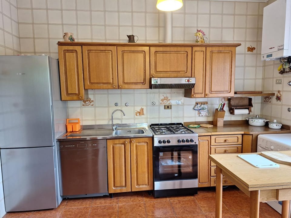 Kitchen or kitchenette, Dining area, dishwasher, oven, stove