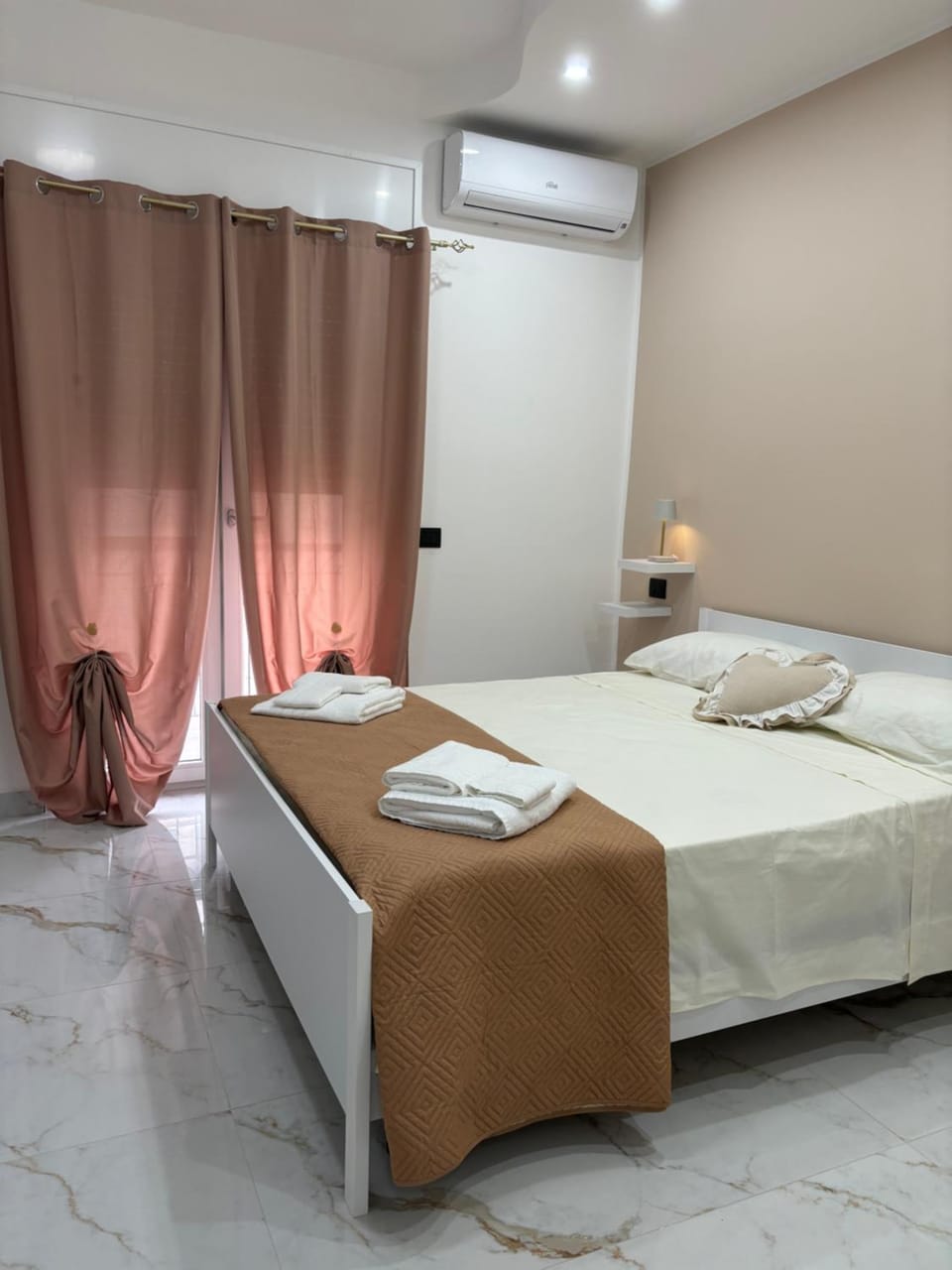 Bed, Photo of the whole room, Bedroom, towels, air conditioner