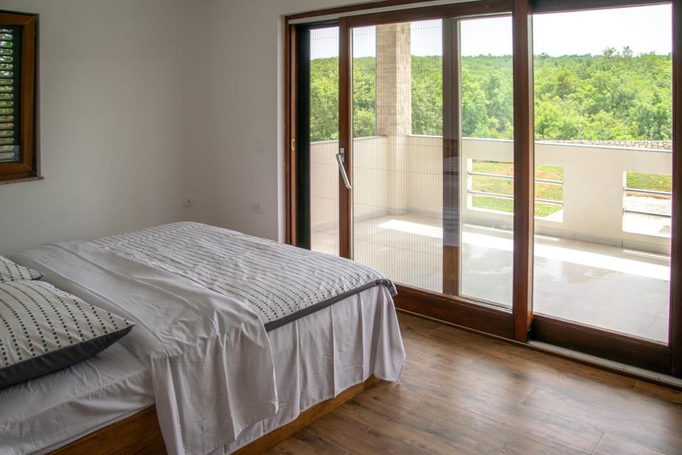 Bed, View (from property/room), Balcony/Terrace, Photo of the whole room, Bedroom, Time of day