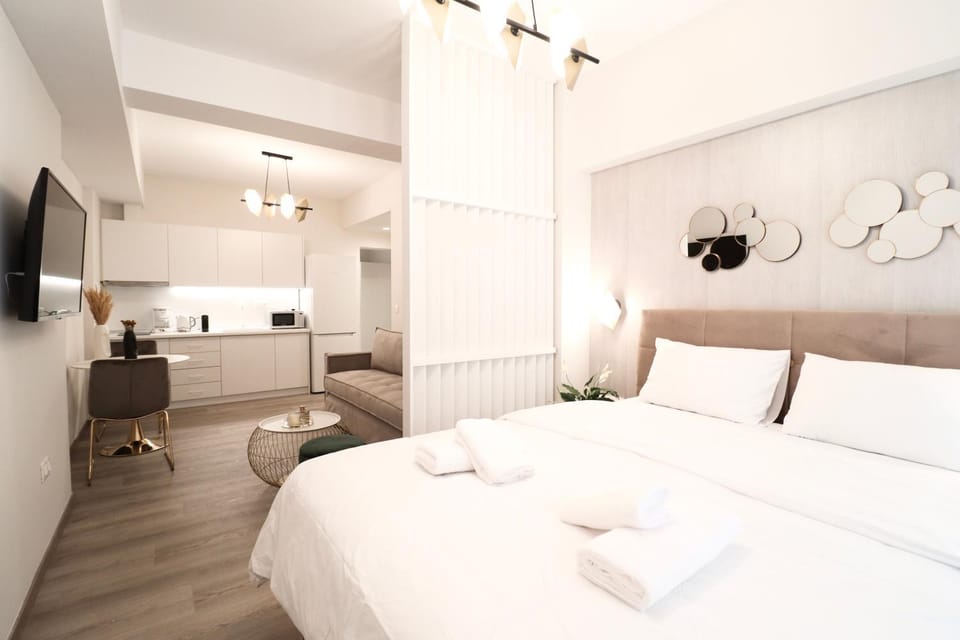 Bed, TV and multimedia, Kitchen or kitchenette, Photo of the whole room, Bedroom, towels