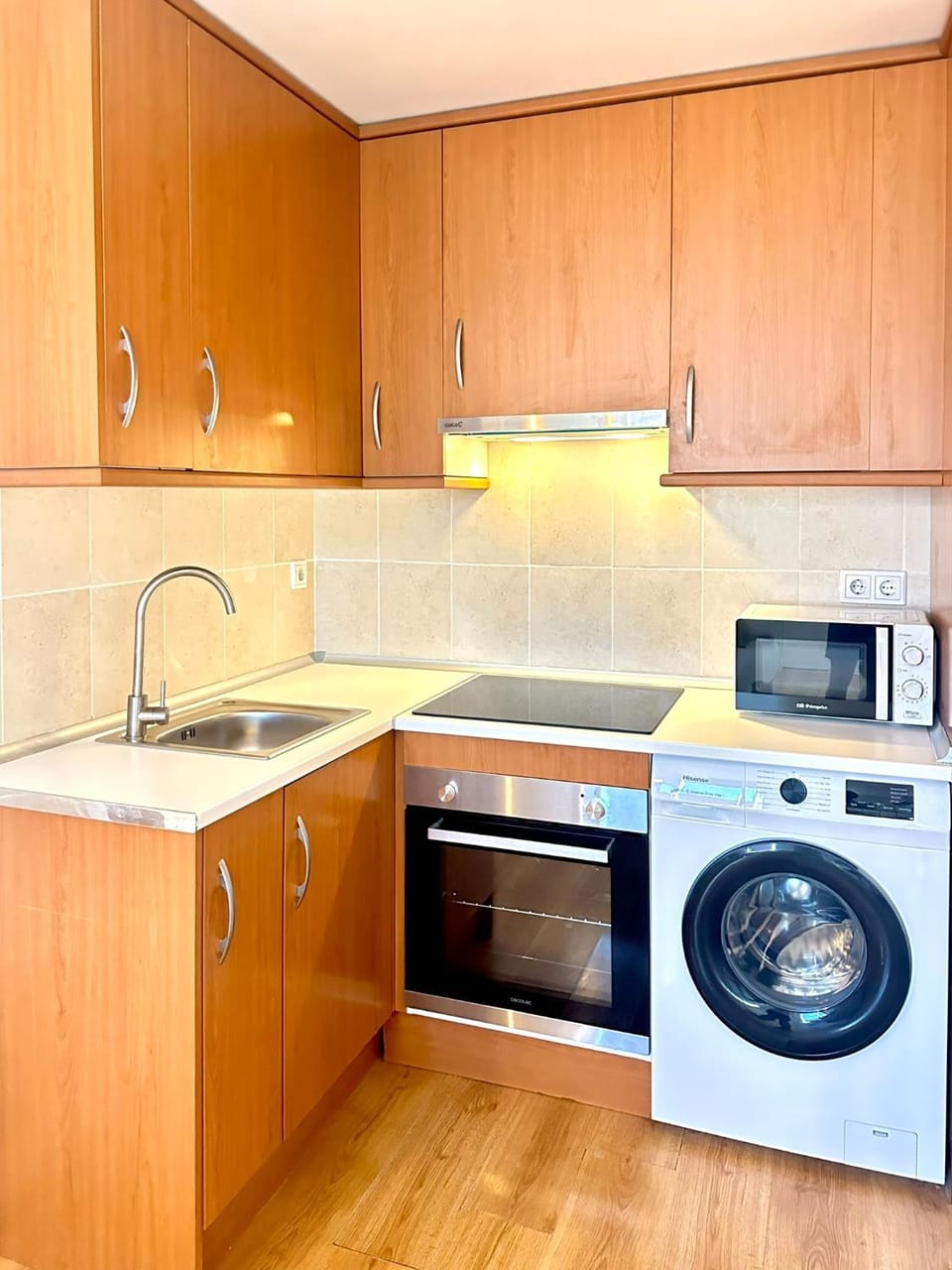 Kitchen or kitchenette, washing machine