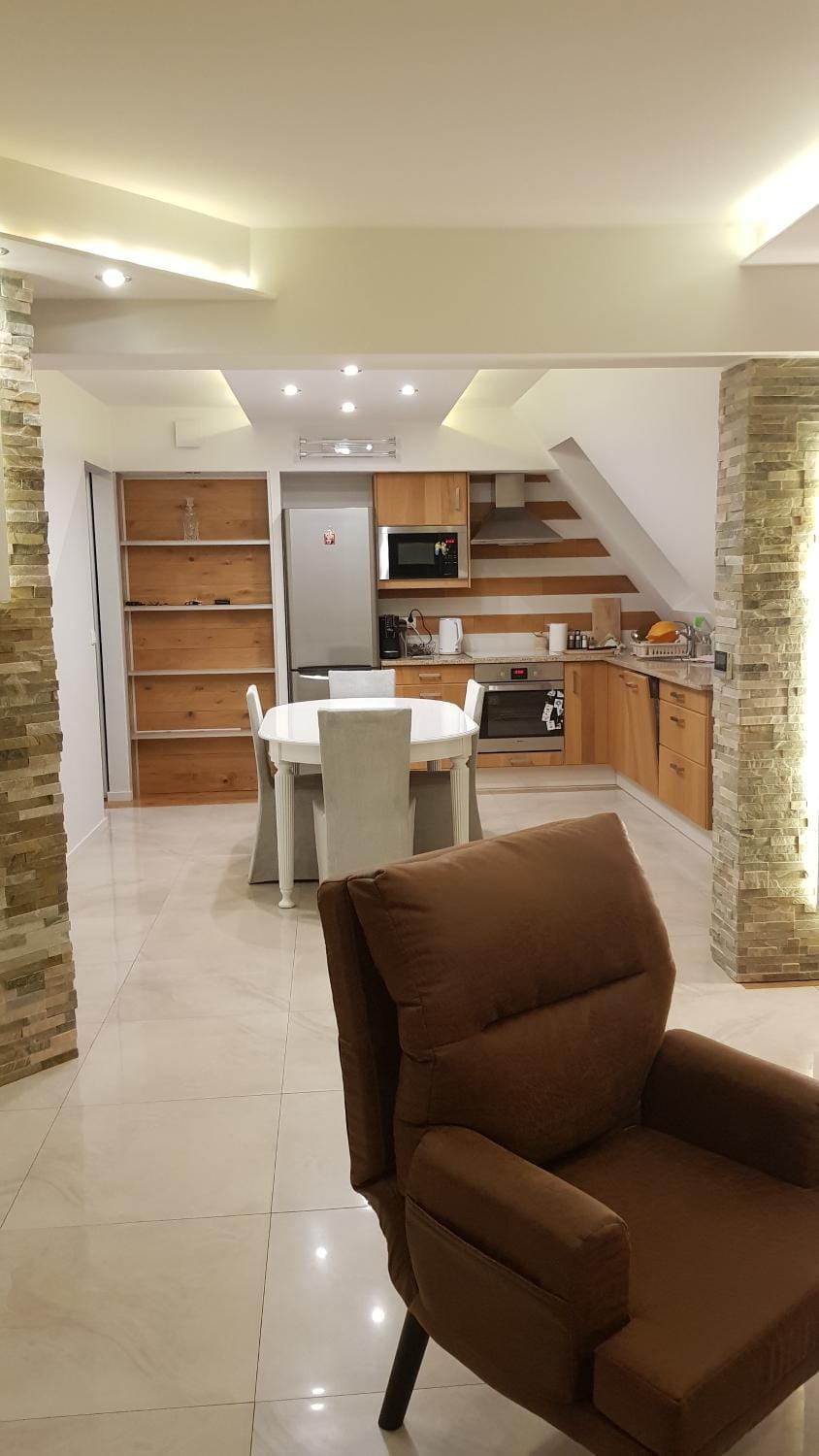 Kitchen or kitchenette, Living room, Seating area, Dining area, oven