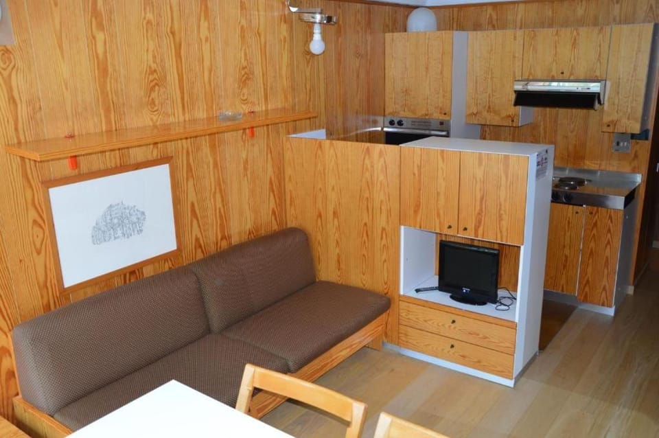 Kitchen or kitchenette, Living room, Seating area, minibar