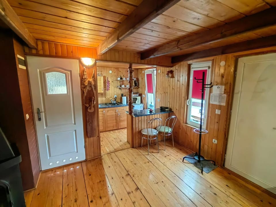 Dining area, kitchen