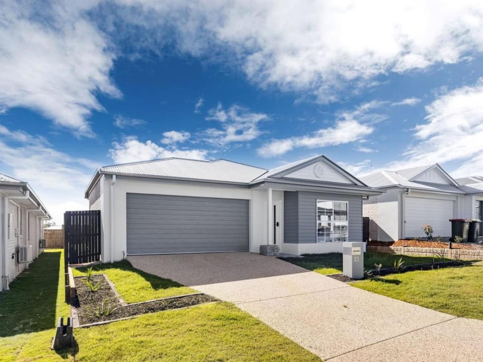 Brand New Comfy Home 4Bedroom designer furniture House in Brisbane
