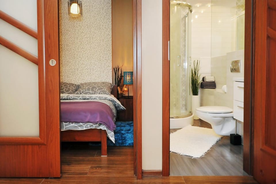 Bed, Bathroom
