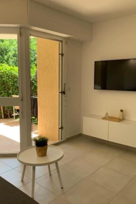 Communal lounge/ TV room, TV and multimedia, Evening entertainment