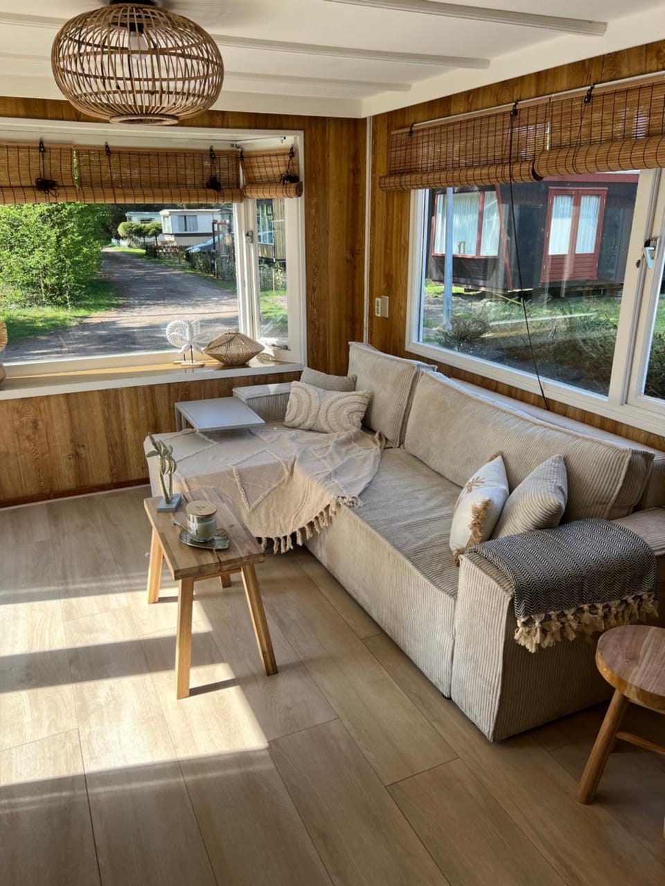 Day, Living room, Seating area