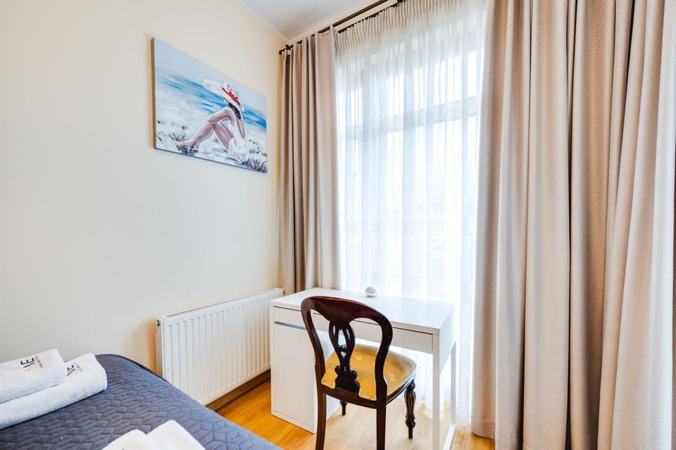 Seating area, Bedroom