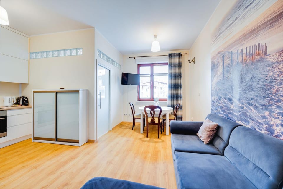 Kitchen or kitchenette, Living room, Seating area, Dining area, stove