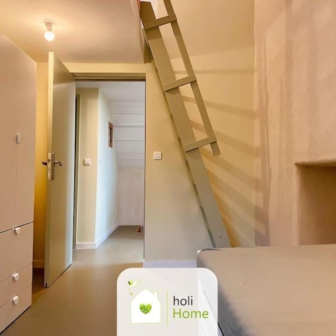 H2 Maison au pied du Château House in Fougères