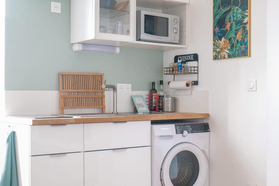 Kitchen or kitchenette