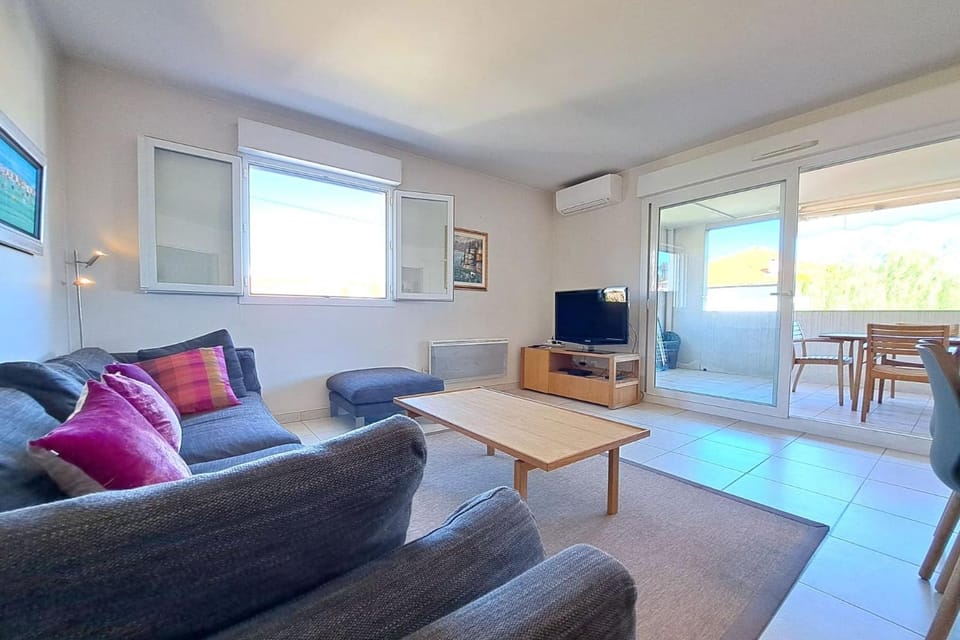 3BR in Cannes with Swimming Pool Terraces Parking & AC - BENAKEY Apartment in Cannes