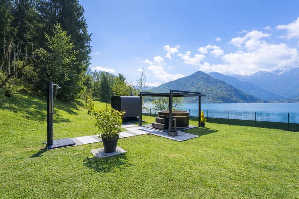 Shower, Nearby landmark, Day, Natural landscape, Garden, Sauna, Garden view, Lake view, Mountain view, Open Air Bath