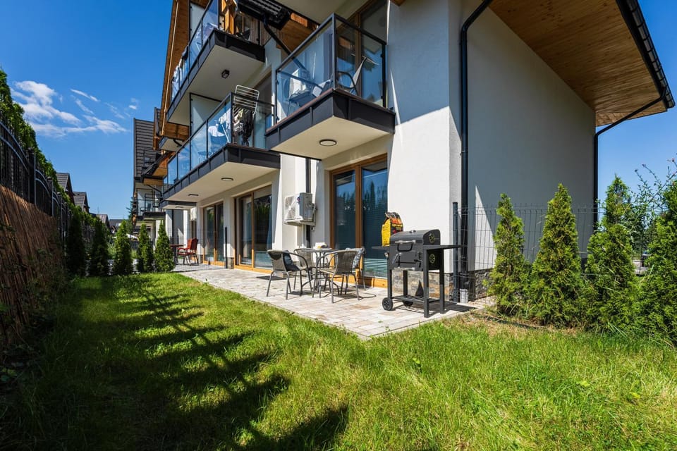 Property building, Patio, Spring, Day, Garden, View (from property/room), Balcony/Terrace, Garden view