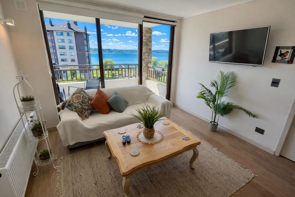 Communal lounge/ TV room, Natural landscape, TV and multimedia, Balcony/Terrace, internet