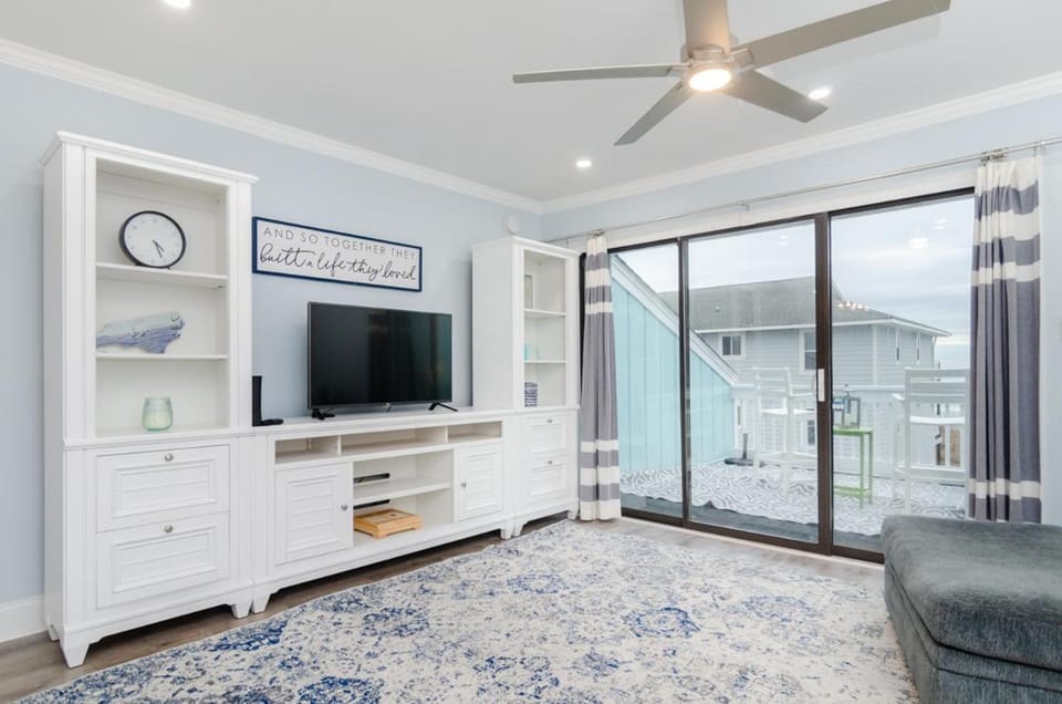 House of Views by Bryant Real Estate House in Carolina Beach