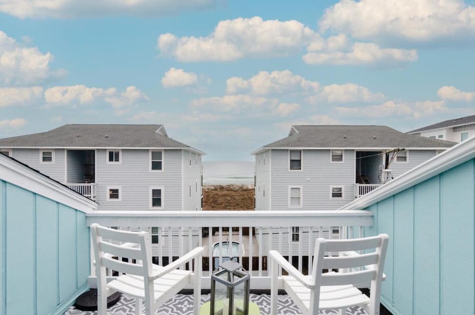 House of Views by Bryant Real Estate House in Carolina Beach