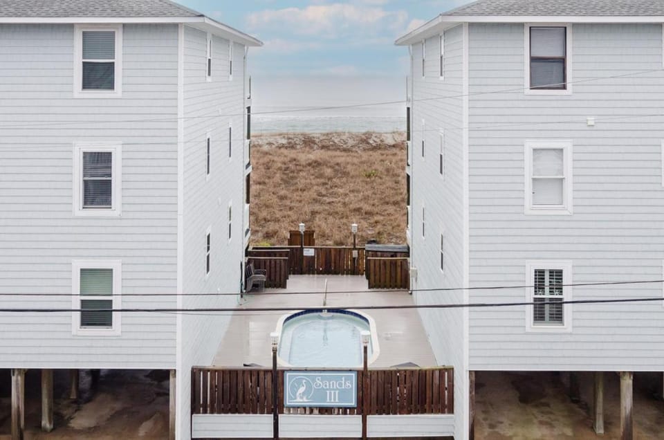 House of Views by Bryant Real Estate House in Carolina Beach
