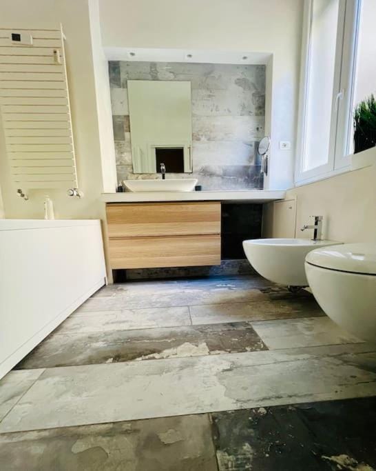 Shower, Toilet, Hot Tub, Bathroom