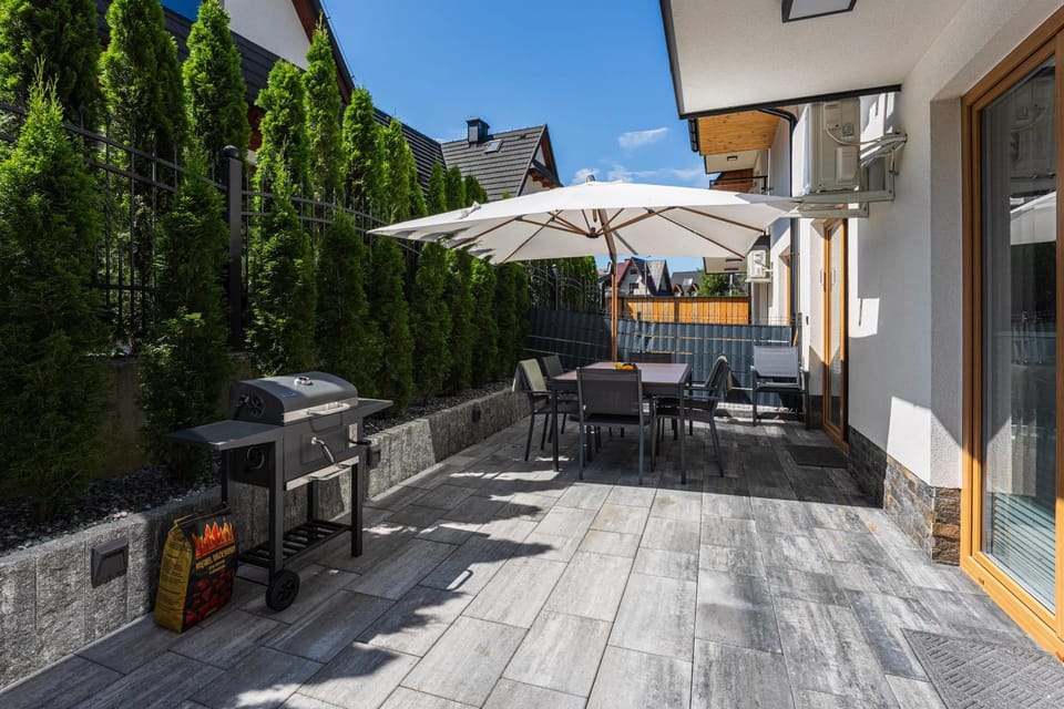 Property building, Patio, Day, View (from property/room), Balcony/Terrace, Dining area