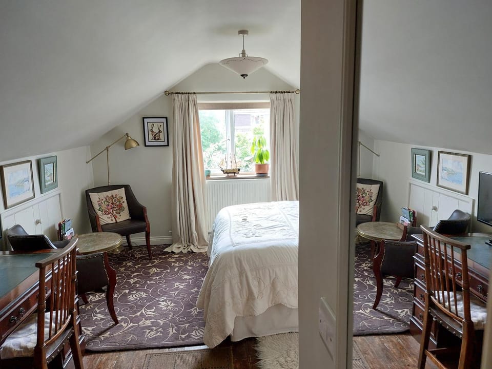 Seating area, Bedroom