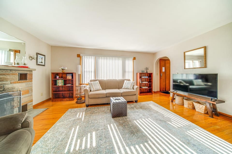 < 1 Mi to Lake Erie: Ashtabula Hideaway! House in Lake Erie