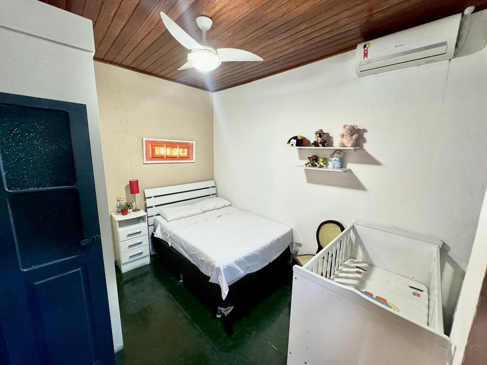 Bedroom, cot