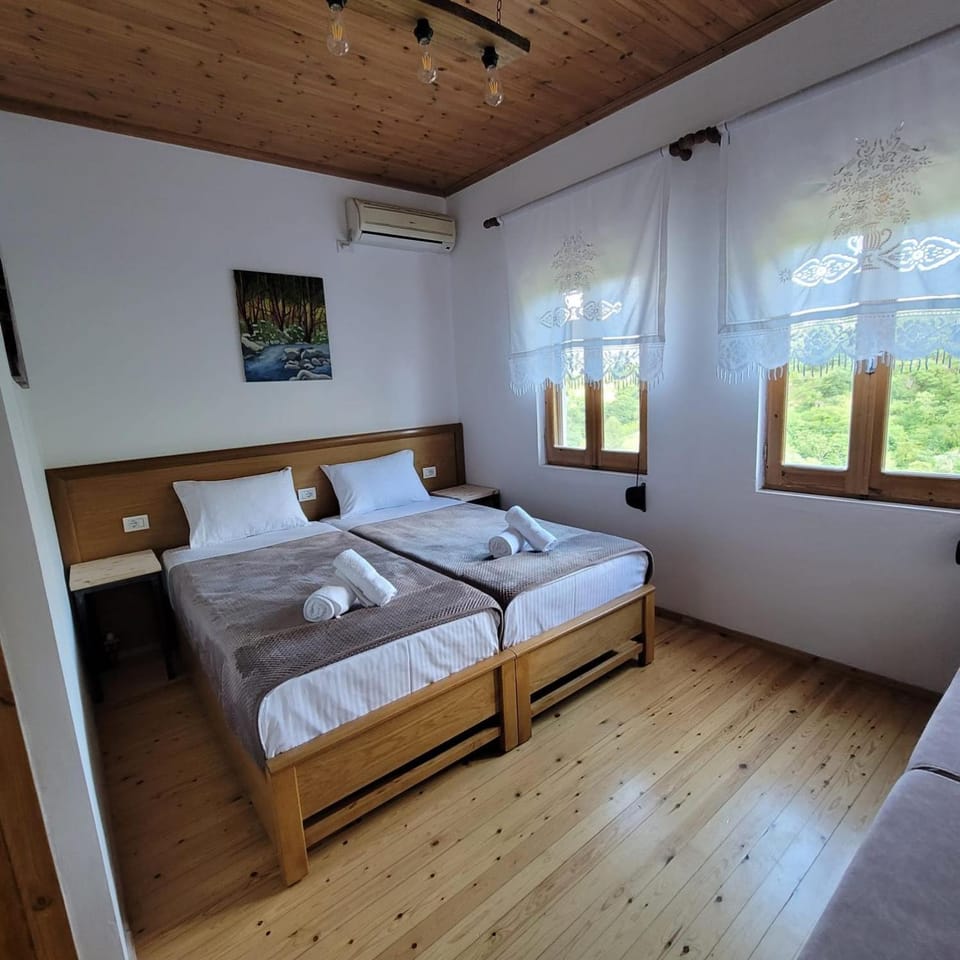 Bed, Living room, Seating area, towels