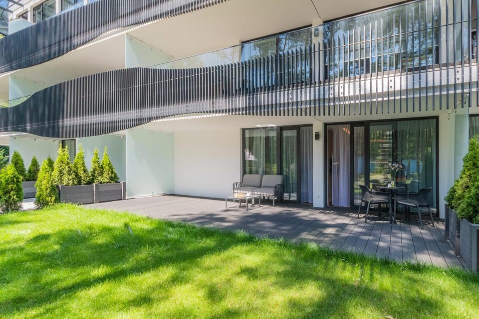 Property building, Natural landscape, Balcony/Terrace, Garden view