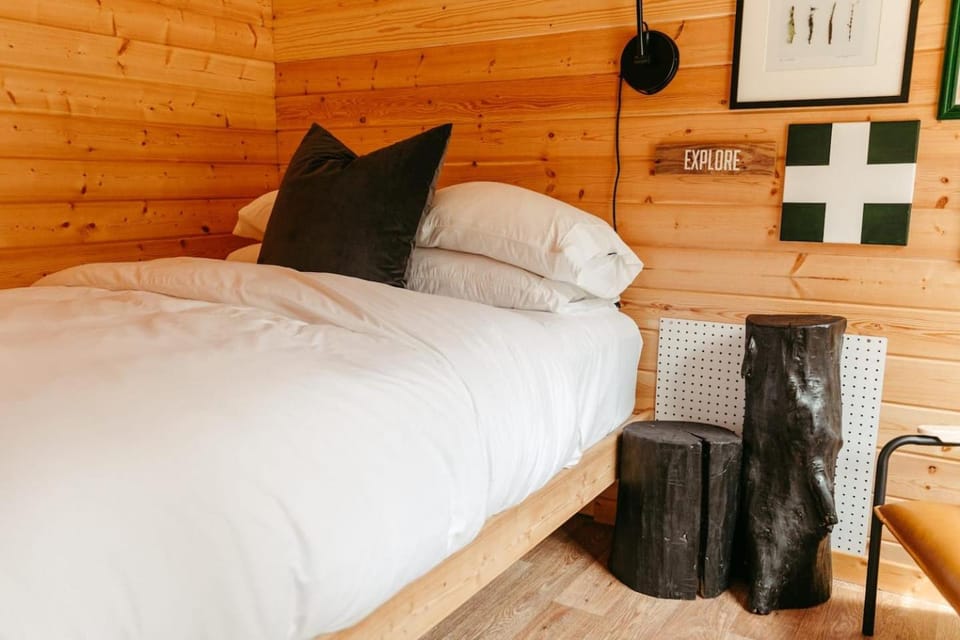 TREE HAUS Cabin Retreat Sauna, Plunge, Hot Tub Cabin in Flathead Lake