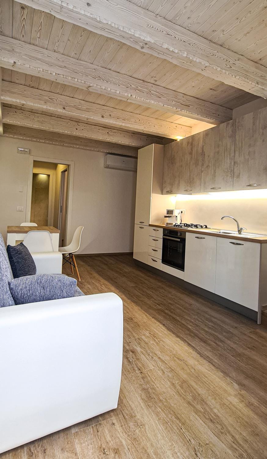Kitchen or kitchenette, Living room