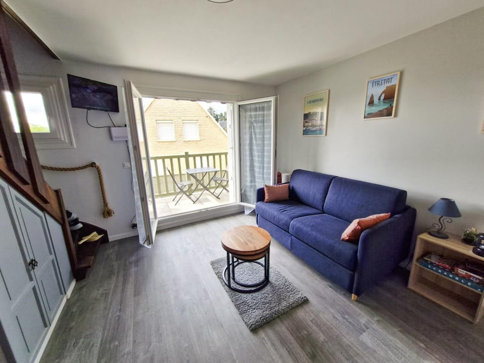 Communal lounge/ TV room, Balcony/Terrace, Living room, Seating area