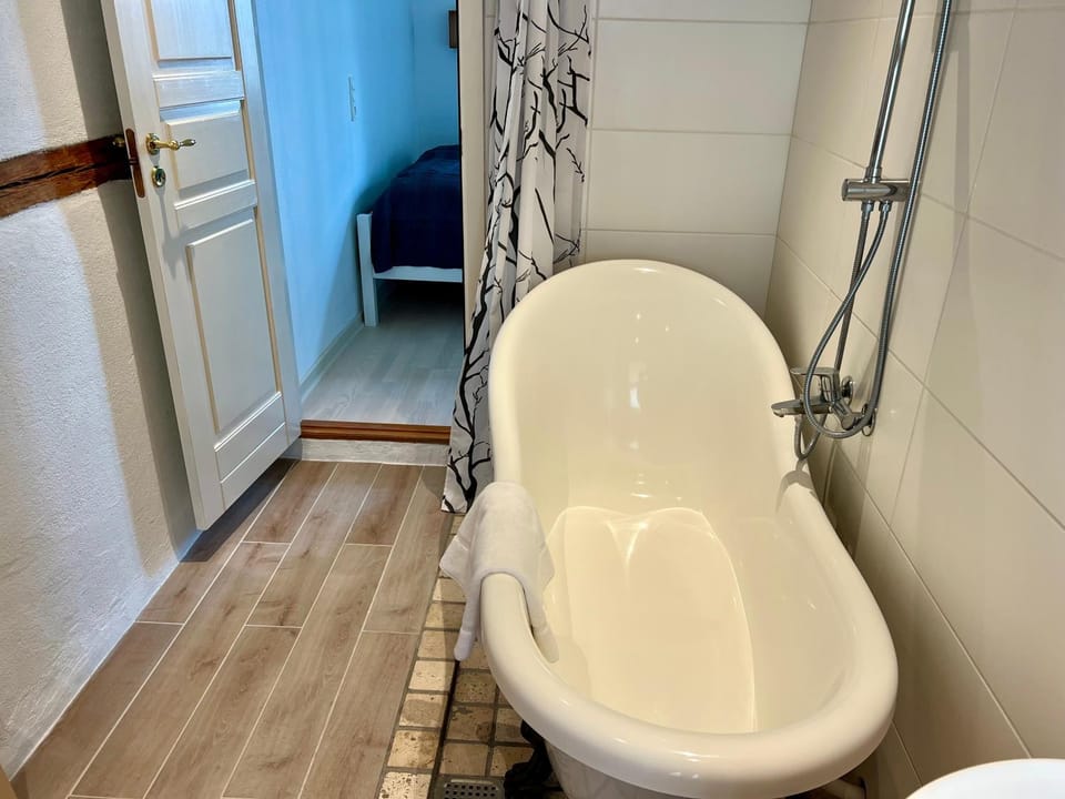 Bathroom, Bath