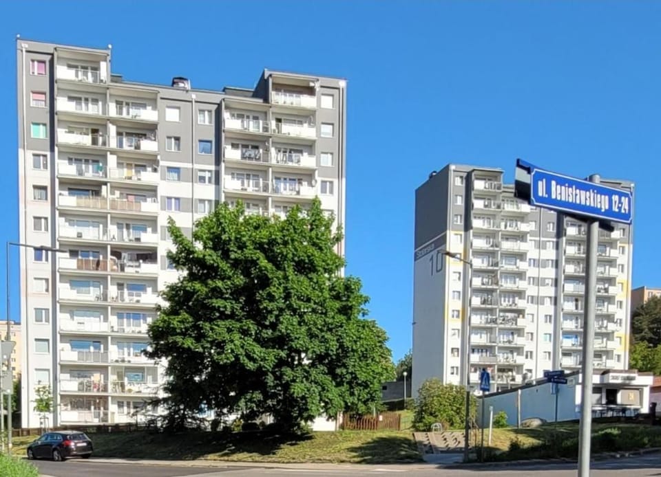 Property building, Day, Neighbourhood, Location