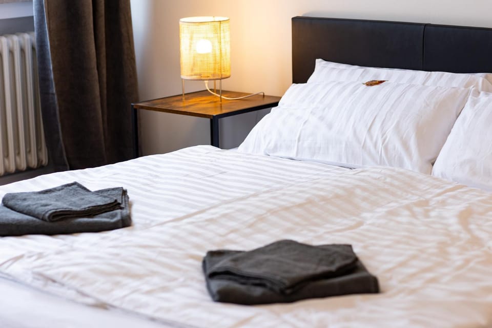 Bed, Photo of the whole room, Bedroom, towels