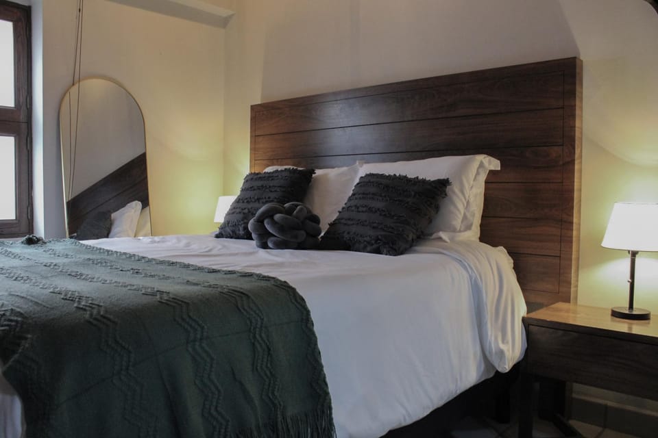 Bed, Photo of the whole room, Decorative detail, Bedroom