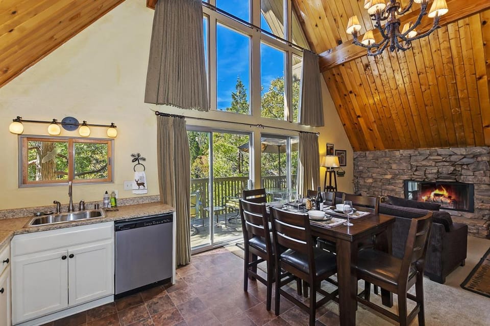 Lake Arrowhead Charming Chalet House in Lake Arrowhead