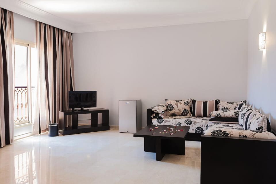 Communal lounge/ TV room, TV and multimedia, Living room